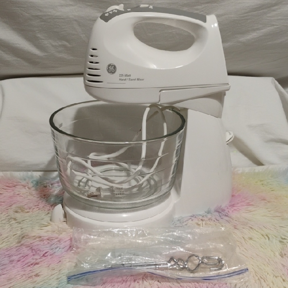 GE White Hand/ Stand Mixer W Glass Bowl Works Perfectly See Video #53